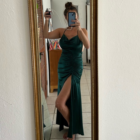 Windsor Dresses & Skirts - WINDSOR Emerald Green Evening Gown Size 5